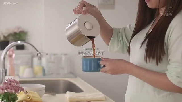 IPX-610 Thanh niên được cô đồng nghiệp mời về nhà ngủ một đêm
