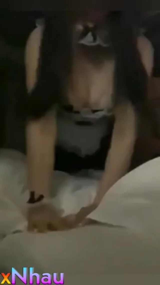 Teen 2k7 cosplay hầu gái rồi chổng mông cho người yêu doggy