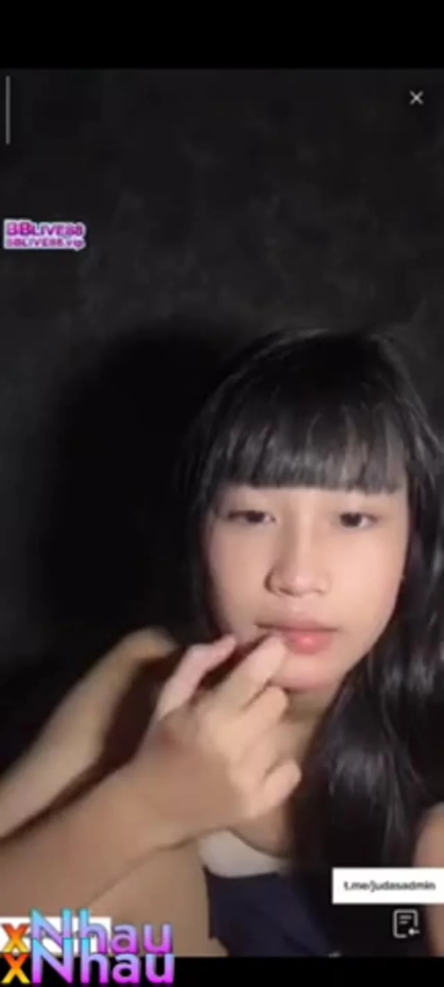 Nìi 2ka9 Mặt Non show vú Muốn đút quá🤤