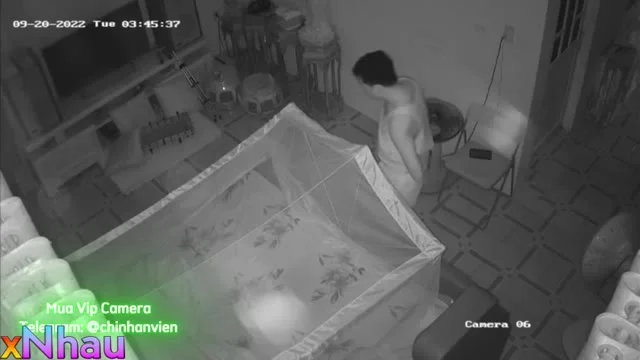 Hack Camera 2 Vợ Chồng Trốn Con Sang Phòng Khác Địt