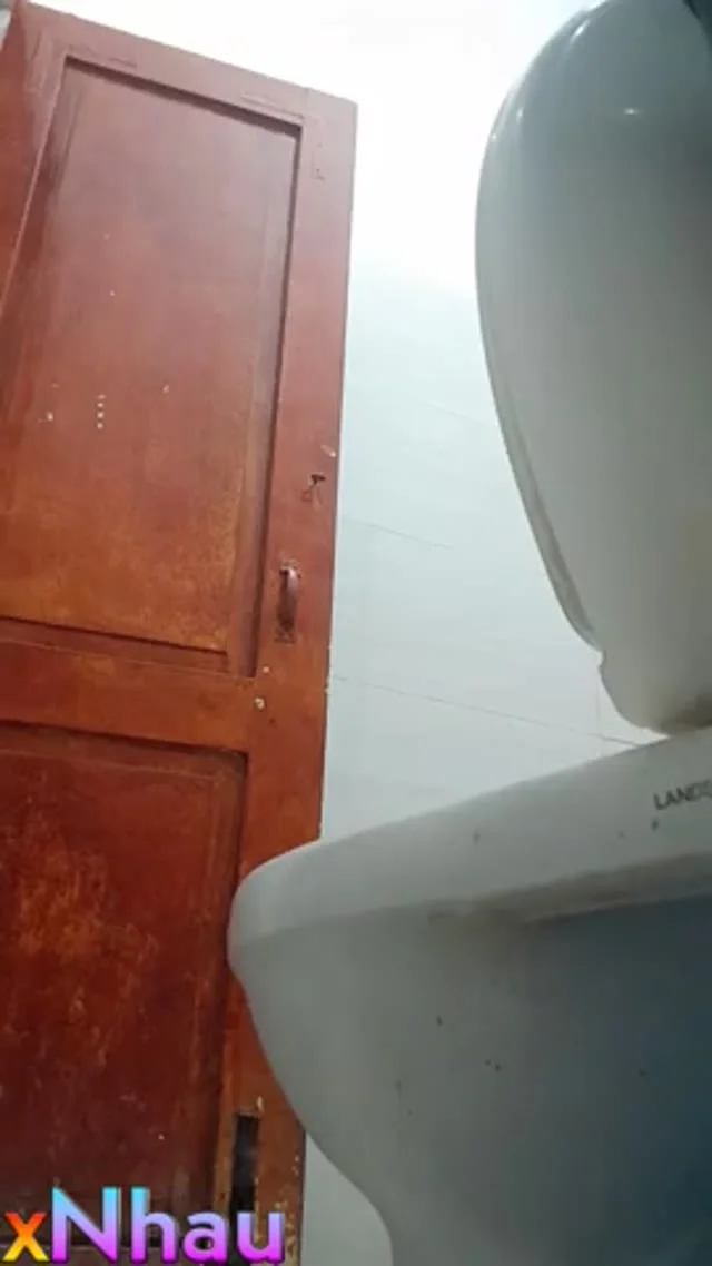 Nhà vệ sinh quán ăn Việt 6