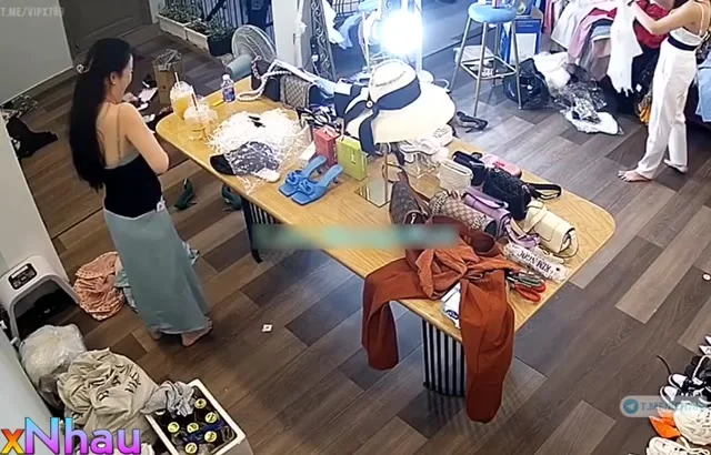 Hack cam quay lén phòng livetream bán hàng onl P1 cặp vú quá đã