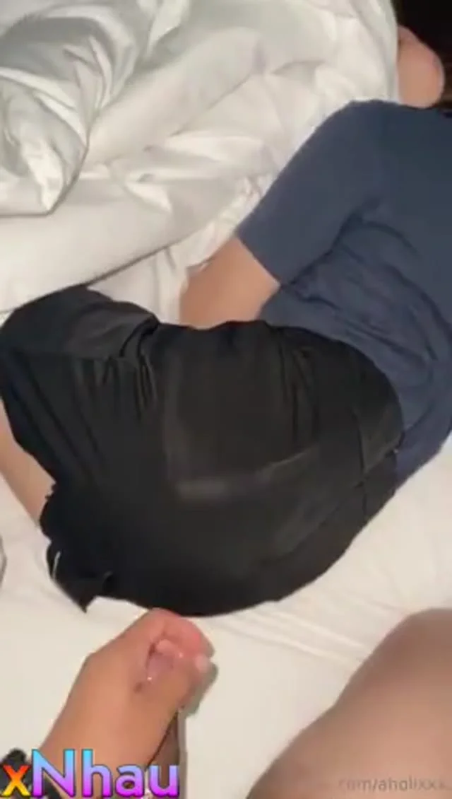 Em dâu đang ngủ say thì bị anh chồng địt cho sướng tê lồn