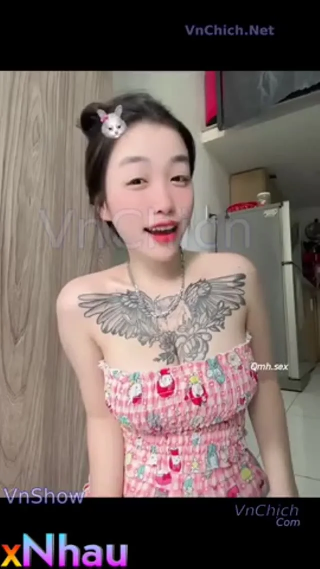 Em idol #YYlive Bedau xăm trổ mặt xinh cởi trần show cặp vú to như quả bưởi cực ngon