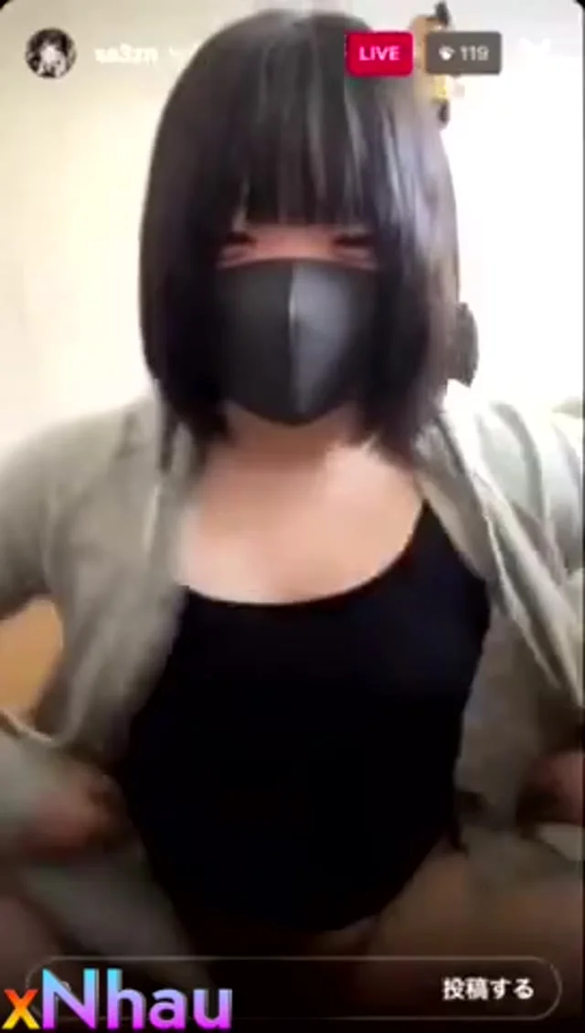 E gái múp cosplay hồng tỉ trả kèo thủ dâm trên live tiktok