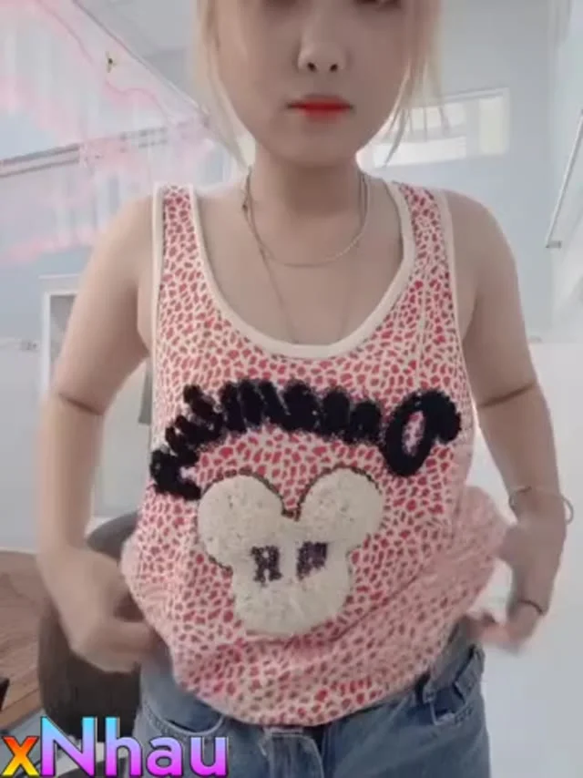Thanh Ngân Móc Bướm Bắn Tung Toé 3